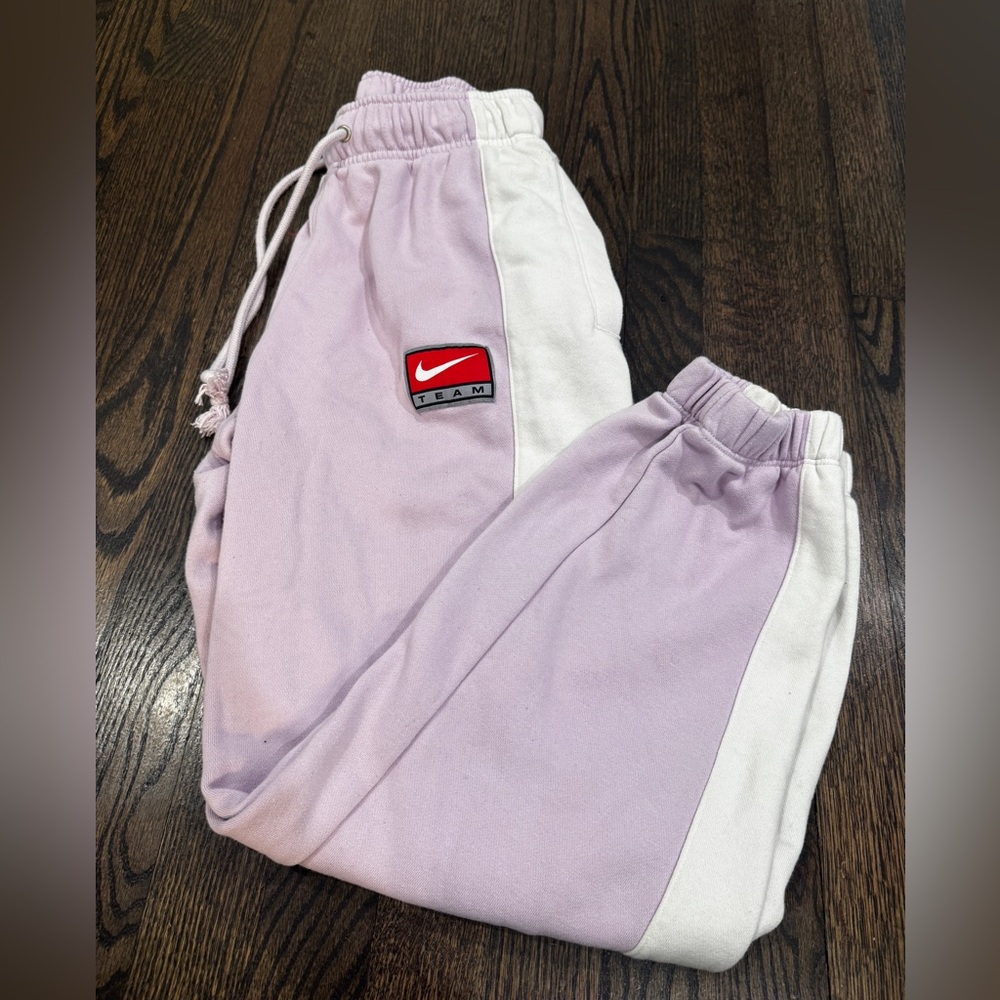 Nike • Women’s Team Nike Fleece Jogger Light Purple & White (Size XS)